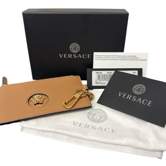 Versace Accessories - ✨💎NWT💎✨Full inclusion VERSACE Medusa Cardholder!